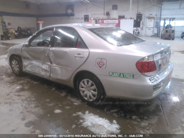 4T1BE32K95U419860 - 2005 TOYOTA CAMRY LE/XLE/SE SILVER photo 3