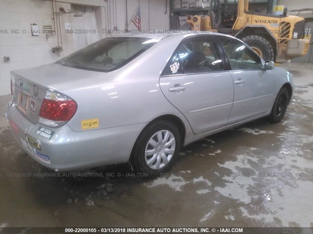 4T1BE32K95U419860 - 2005 TOYOTA CAMRY LE/XLE/SE SILVER photo 4