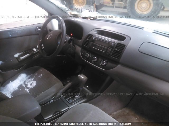 4T1BE32K95U419860 - 2005 TOYOTA CAMRY LE/XLE/SE SILVER photo 5