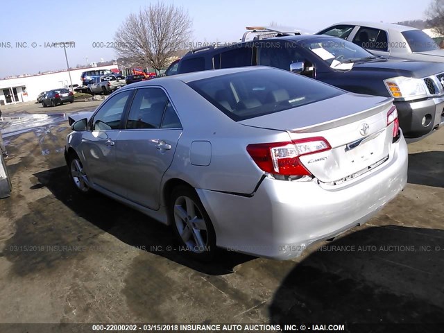 4T1BF1FK2DU269567 - 2013 TOYOTA CAMRY L/SE/LE/XLE SILVER photo 3