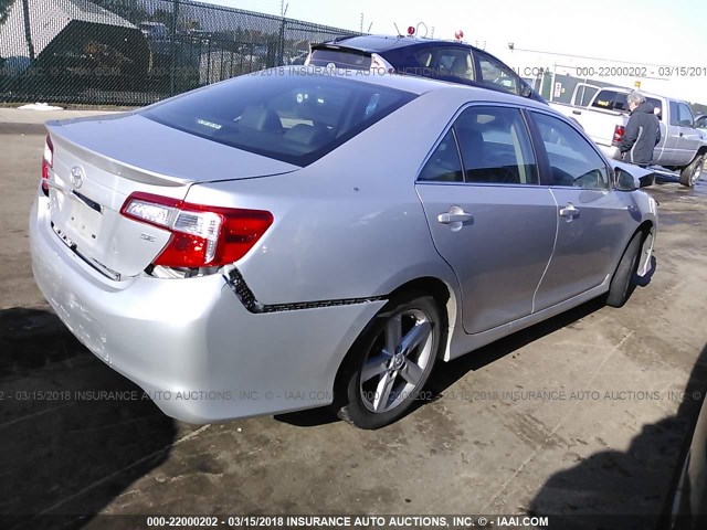 4T1BF1FK2DU269567 - 2013 TOYOTA CAMRY L/SE/LE/XLE SILVER photo 4