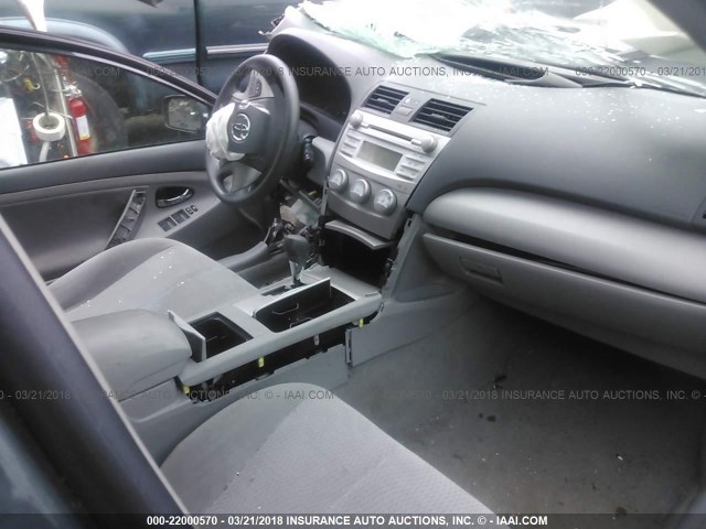 4T4BF3EK0AR078051 - 2010 TOYOTA CAMRY SE/LE/XLE GRAY photo 5