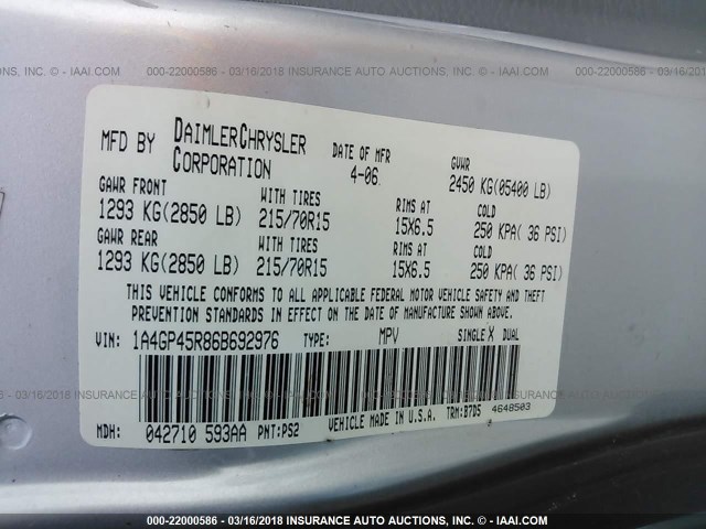 1A4GP45R86B692976 - 2006 CHRYSLER TOWN & COUNTRY  SILVER photo 9