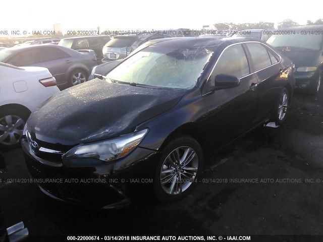 4T1BF1FK5HU368129 - 2017 TOYOTA CAMRY LE/XLE/SE/XSE BLACK photo 2