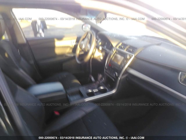 4T1BF1FK5HU368129 - 2017 TOYOTA CAMRY LE/XLE/SE/XSE BLACK photo 5