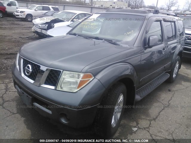 5N1AR18U15C713627 - 2005 NISSAN PATHFINDER LE/SE/XE GRAY photo 2