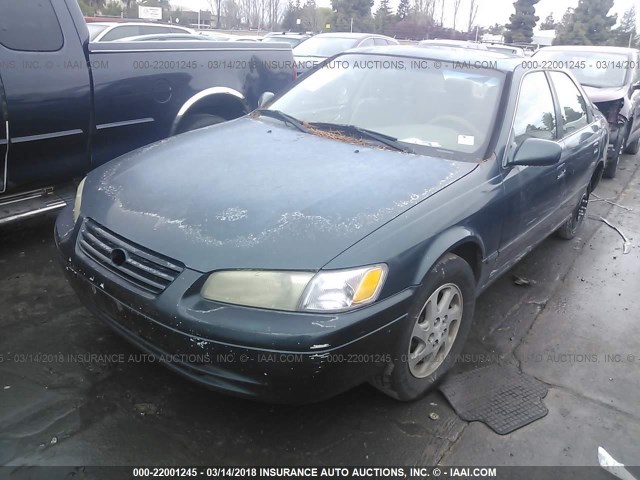 JT2BF22K3V0015058 - 1997 TOYOTA CAMRY LE/XLE GREEN photo 2