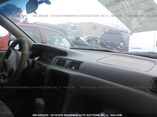 JT2BF22K3V0015058 - 1997 TOYOTA CAMRY LE/XLE Grün Foto 5