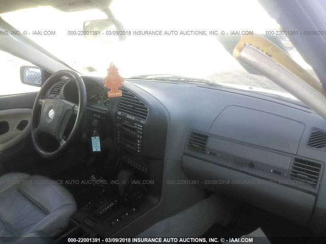 WBACD432XWAV61375 - 1998 BMW 328 I AUTOMATIC ვერცხლისფერი ფოტო 5