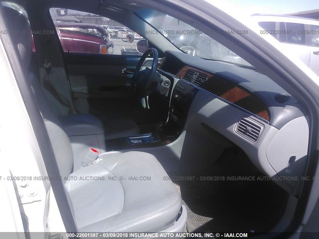 2G4WE587861273139 - 2006 BUICK LACROSSE CXS WHITE photo 5
