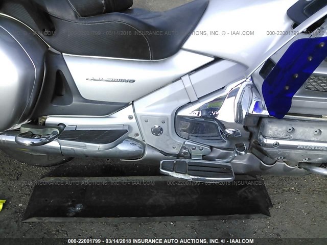 1HFSC470X5A413645 - 2005 HONDA GL1800 SILVER photo 8