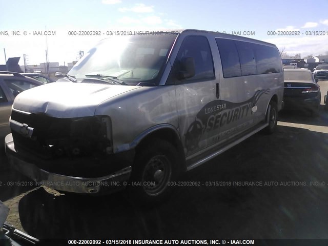 1GAHG39U841205340 - 2004 CHEVROLET EXPRESS G3500  SILVER photo 2