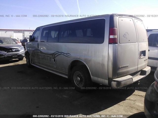 1GAHG39U841205340 - 2004 CHEVROLET EXPRESS G3500  SILVER photo 3