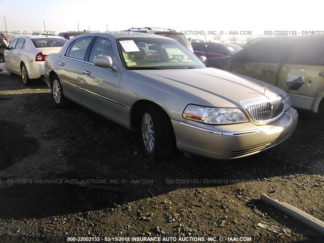 1LNHM81W74Y621330 - 2004 LINCOLN TOWN CAR EXECUTIVE/SIGNATURE GOLD photo 1