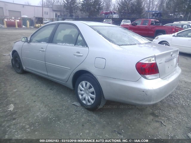 4T1BE30K25U101551 - 2005 TOYOTA CAMRY LE/XLE/SE SILVER photo 3