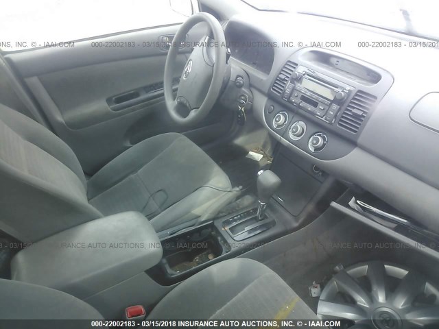 4T1BE30K25U101551 - 2005 TOYOTA CAMRY LE/XLE/SE SILVER photo 5