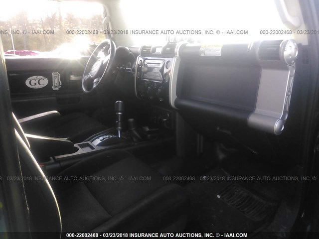 JTEBU11F670078309 - 2007 TOYOTA FJ CRUISER შავი ფოტო 5