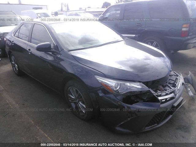 4T1BF1FK4GU231813 - 2016 TOYOTA CAMRY LE/XLE/SE/XSE Gris photo 1