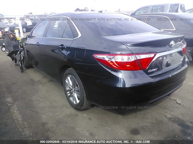 4T1BF1FK4GU231813 - 2016 TOYOTA CAMRY LE/XLE/SE/XSE Gris photo 3