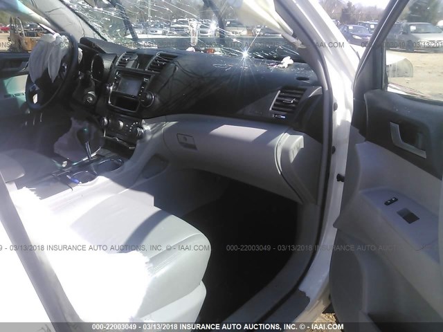 5TDZK3EH7DS093684 - 2013 TOYOTA HIGHLANDER PLUS/SE WHITE photo 5