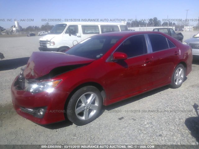 4T1BF1FKXEU780073 - 2014 TOYOTA CAMRY L/SE/LE/XLE RED photo 2