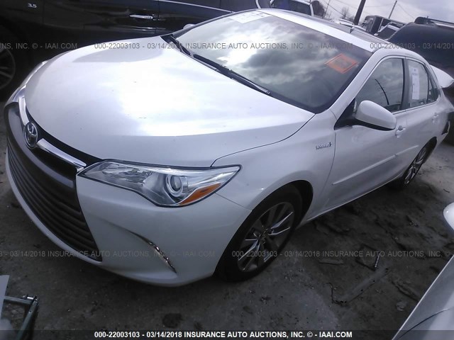 4T1BD1FK6GU177761 - 2016 TOYOTA CAMRY HYBRID/LE/XLE/SE WHITE photo 2