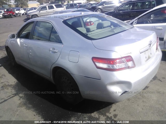 4T4BF3EK0BR177230 - 2011 TOYOTA CAMRY SE/LE/XLE SILVER photo 3