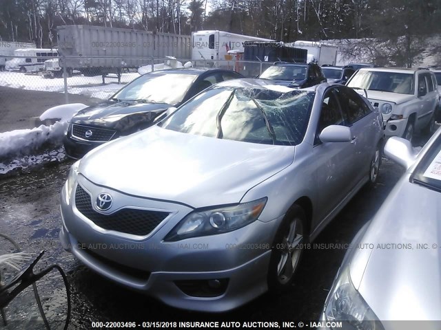 4T1BF3EK9BU230565 - 2011 TOYOTA CAMRY SE/LE/XLE SILVER photo 2