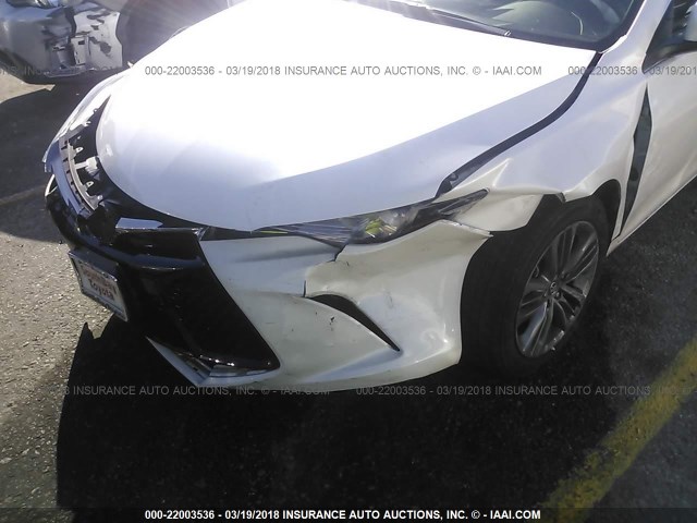 4T1BF1FK8HU442319 - 2017 TOYOTA CAMRY LE/XLE/SE/XSE WHITE photo 6