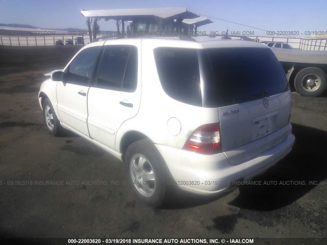 4JGAB54E43A393805 - 2003 MERCEDES-BENZ ML 320 WHITE photo 3