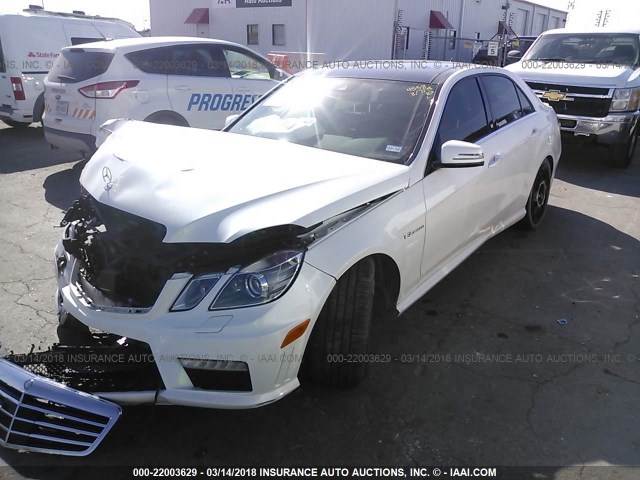 WDDHF7EBXCA590829 - 2012 MERCEDES-BENZ E 63 AMG WHITE photo 2