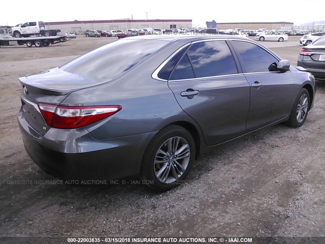 4T1BF1FK7GU211961 - 2016 TOYOTA CAMRY LE/XLE/SE/XSE GRAY photo 4