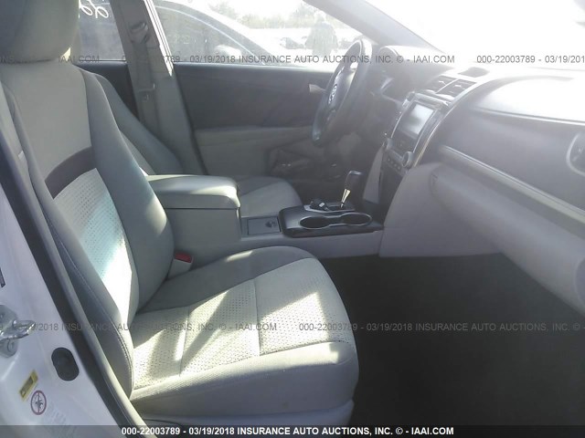 4T4BF1FK3DR308592 - 2013 TOYOTA CAMRY L/SE/LE/XLE 白色 照片 5