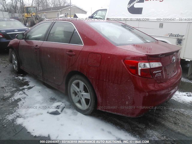 4T1BF1FK2DU643644 - 2013 TOYOTA CAMRY L/SE/LE/XLE Qırmızı foto 3