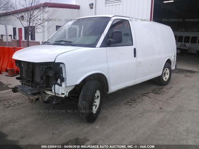 1GTZGFBA6A1161511 - 2010 GMC SAVANA G2500 WHITE photo 2