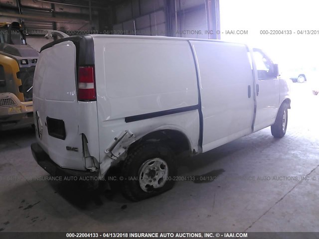 1GTZGFBA6A1161511 - 2010 GMC SAVANA G2500 WHITE photo 4