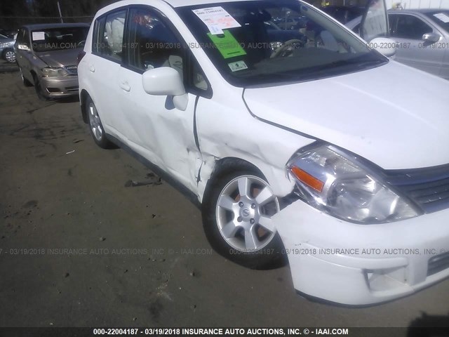 3N1BC13E48L367336 - 2008 NISSAN VERSA S/SL WHITE photo 6