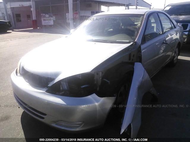 4T1BE32K43U749144 - 2003 TOYOTA CAMRY LE/XLE/SE ვერცხლისფერი ფოტო 2