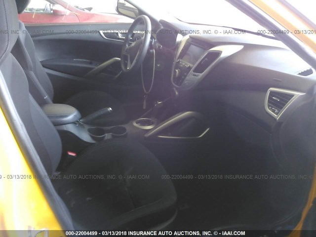 KMHTC6AD9GU303849 - 2016 HYUNDAI VELOSTER YELLOW photo 5