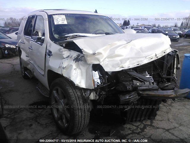 1GYFK63818R245867 - 2008 CADILLAC ESCALADE LUXURY თეთრი ფოტო 1