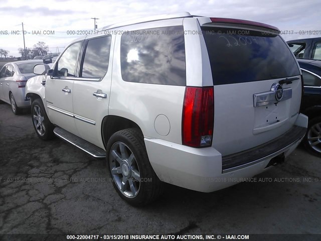 1GYFK63818R245867 - 2008 CADILLAC ESCALADE LUXURY თეთრი ფოტო 3