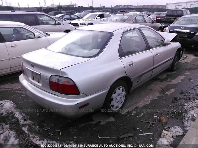 JHMCD563XVC019918 - 1997 HONDA ACCORD LX/EX SILVER photo 4