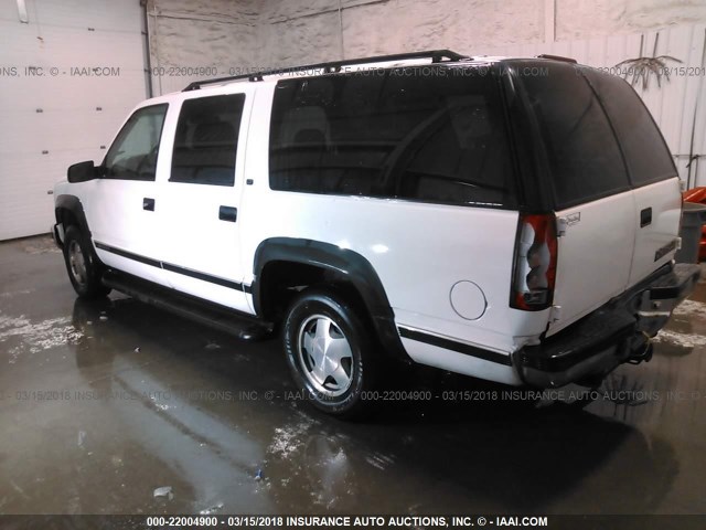 1GNFK16R7WJ316831 - 1998 CHEVROLET SUBURBAN K1500 WHITE photo 3