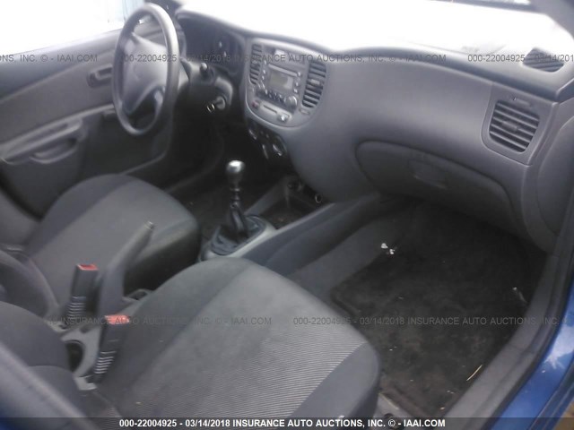 KNADE123566152262 - 2006 KIA RIO BLUE photo 5