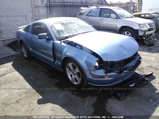 1ZVFT82H965133884 - 2006 FORD MUSTANG GT BLUE photo 1