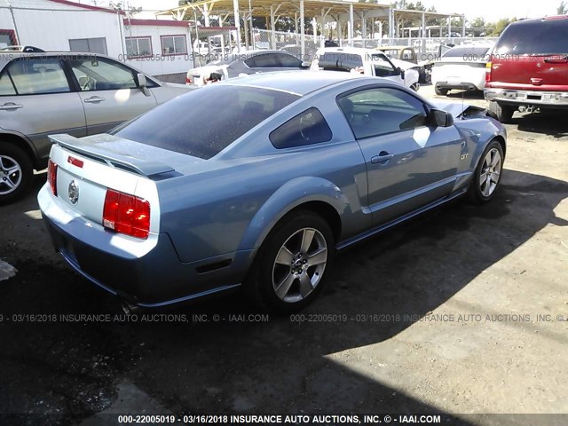 1ZVFT82H965133884 - 2006 FORD MUSTANG GT BLUE photo 4