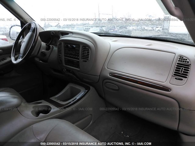 5LMPU28A4XLJ18873 - 1999 LINCOLN NAVIGATOR 黑色 照片 5