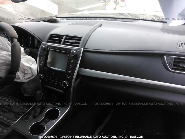 4T1BF1FK4HU377114 - 2017 TOYOTA CAMRY LE/XLE/SE/XSE BLACK photo 5