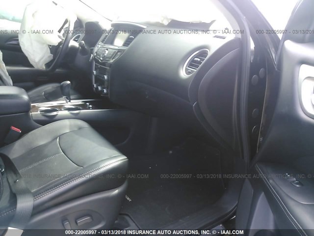 5N1AR2MN6EC602799 - 2014 NISSAN PATHFINDER S/SV/SL/PLATINUM 黑色 照片 5