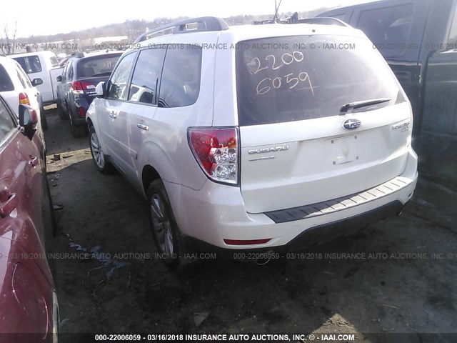JF2SHAEC5DH408125 - 2013 SUBARU FORESTER LIMITED WHITE photo 3